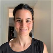 Laureta in Scienze Biologiche, con dottorato in Fisiologia, impartisce lezioni di biologia a studenti di licei e scuole superiori